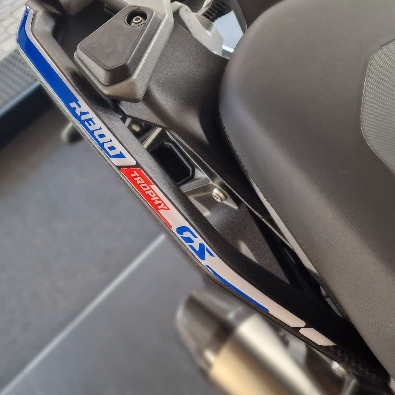 Adhesivos compatibles con Bmw GS 1300 Trophy 2023-2024 Agarraderas de Pasajero - Imagen 9