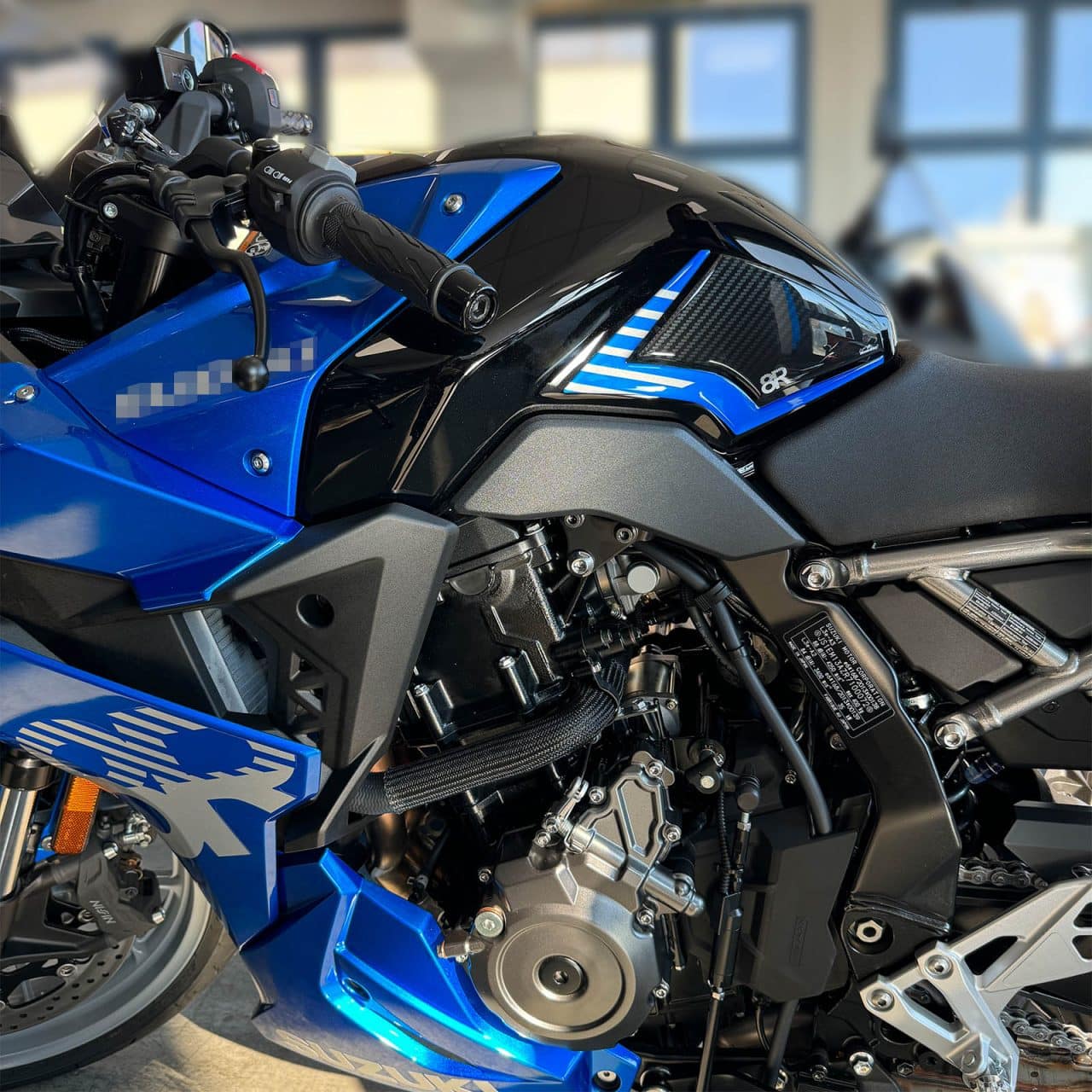 Autocollant Moto compatibles avec Suzuki GSX 8R 2024 Blue Latérales de Réservoir – Image 6