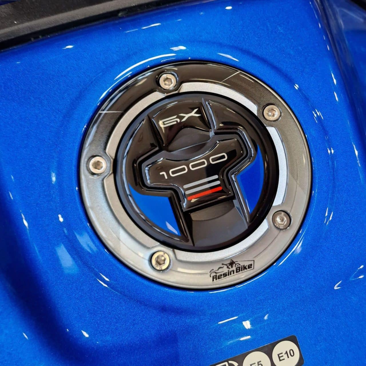 Aufkleber 3D Kompatibel mit Suzuki GSX-S1000GX 2024 Blue Tankdeckelschutz