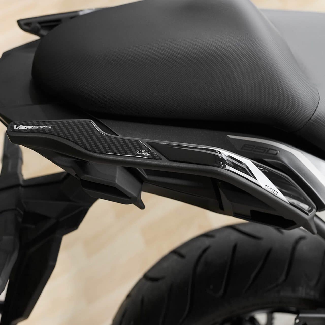 Autocollant Moto 3D compatibles avec Kawasaki Versys 650 2024 Poignées Passagers