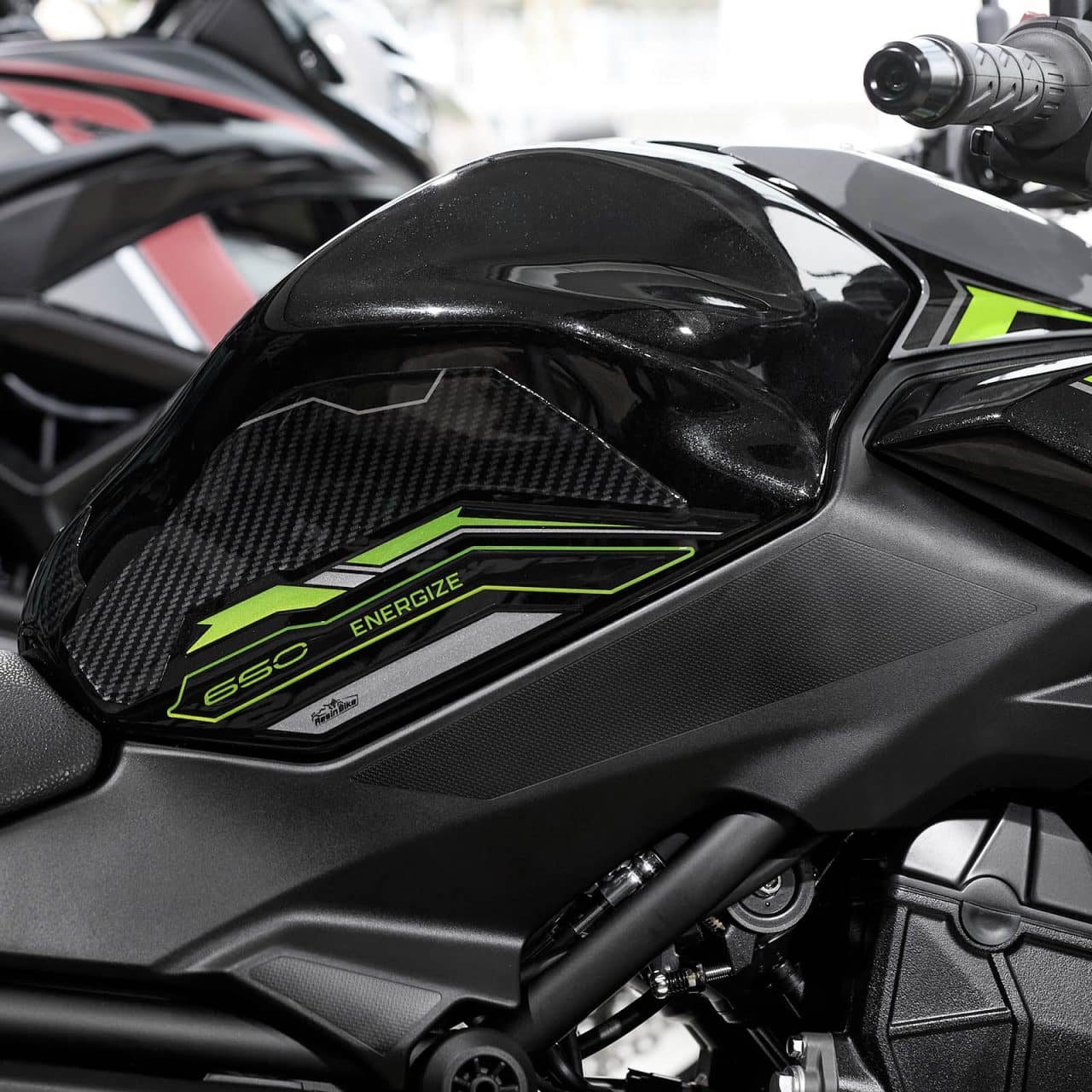 Autocollant compatibles avec Kawasaki Z 650 2024 Noir Latérales de Réservoir