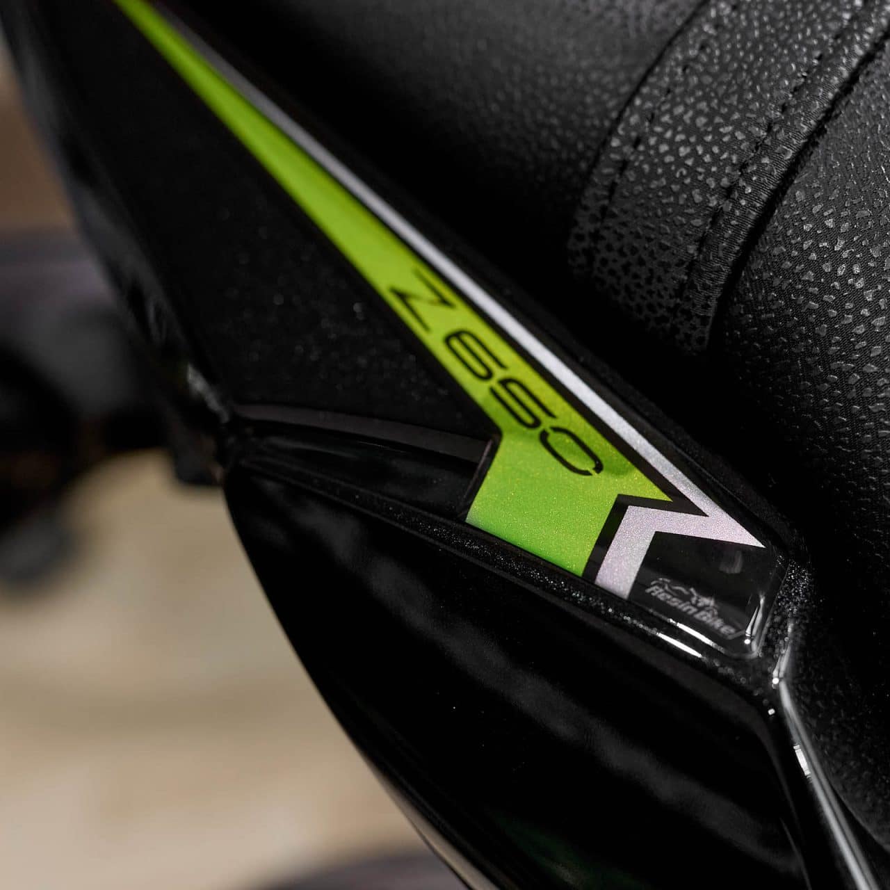 Adesivi 3D compatibili con Kawasaki Z 650 Nera 2024 Protezione Codino - immagine 4