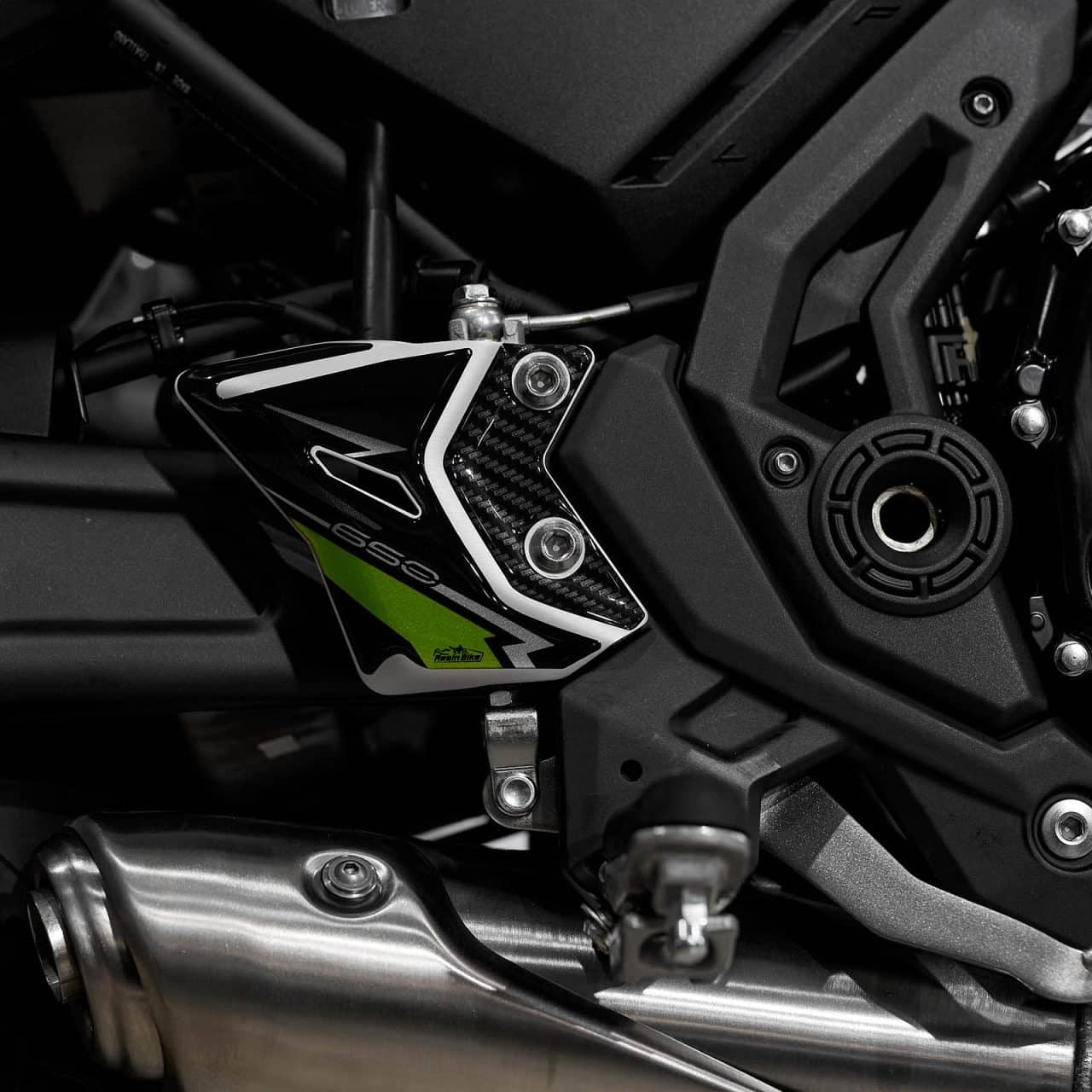 Adesivi 3D compatibili con Kawasaki Z 650 2024 Nera Protezione Battitacco - immagine 5