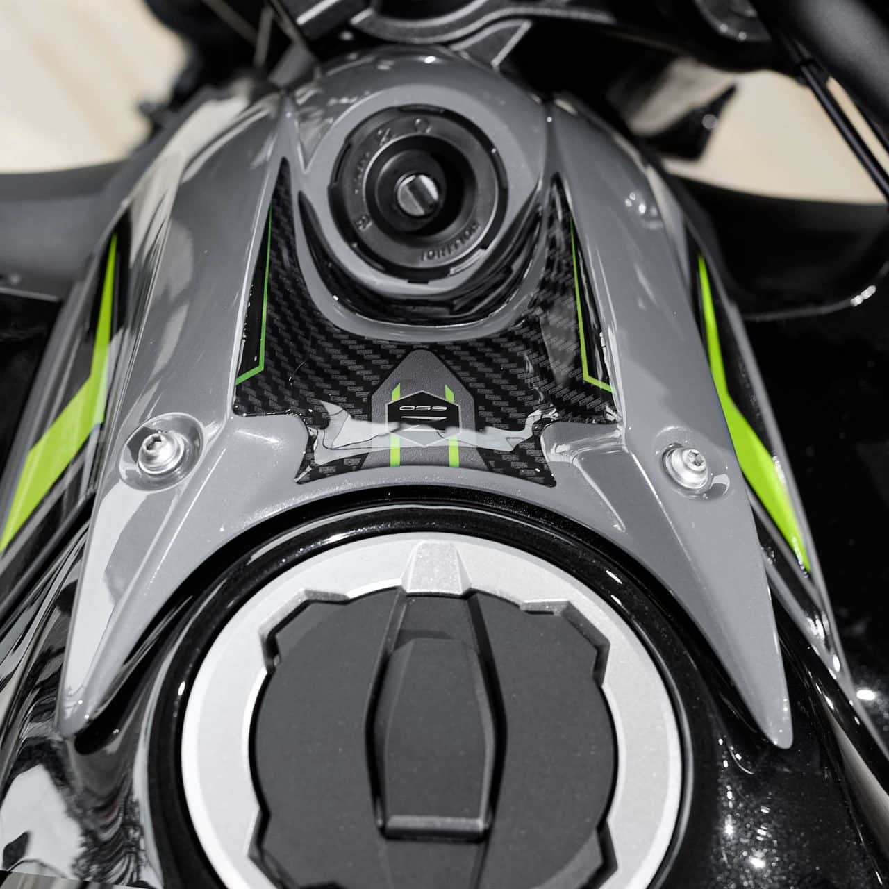 Kit Réservoir Full Autocollant Moto 3D compatibles avec Kawasaki Z 650 2024 Noir – Image 3