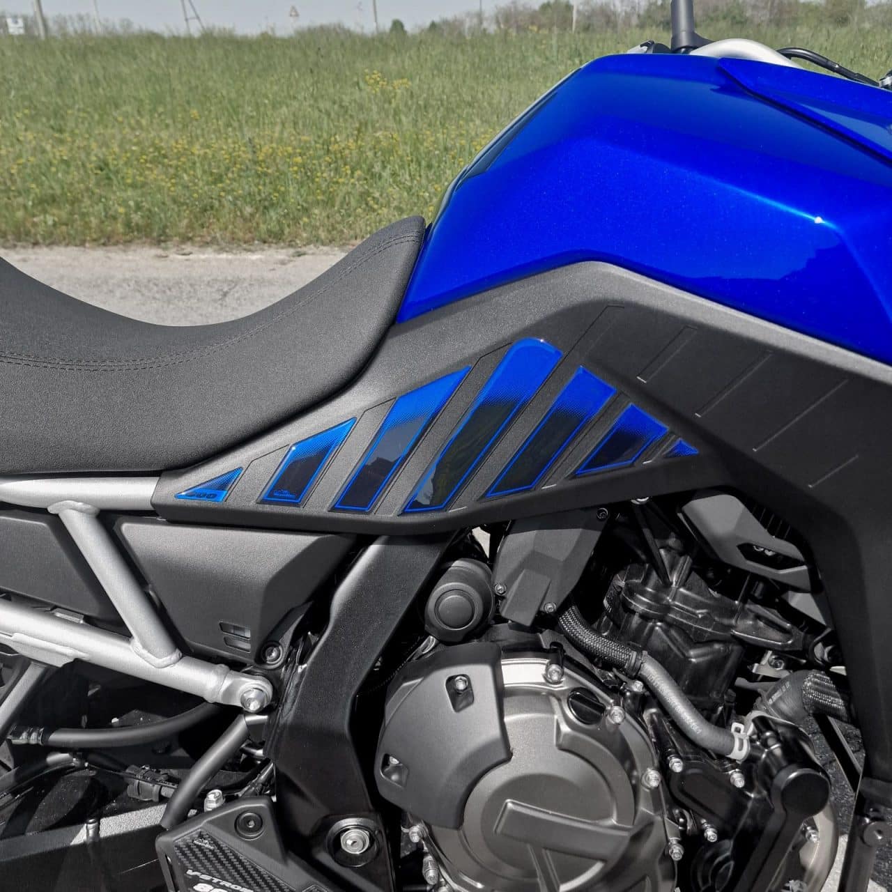 Aufkleber 3D Kompatibel mit Suzuki V-Strom 800 SE 2023-2024 Blau Tank Side