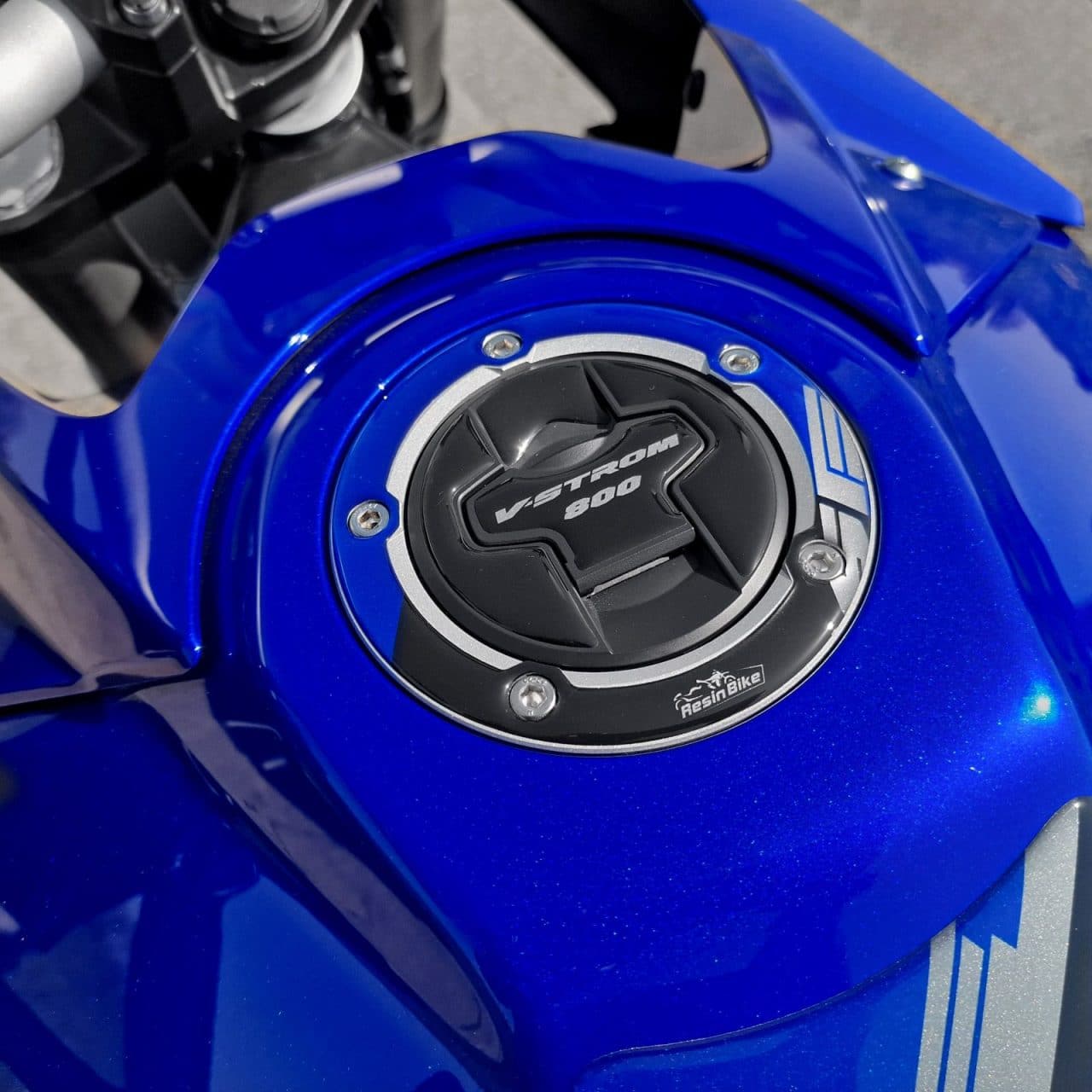 Aufkleber 3D Kompatibel mit Suzuki V-Strom 800 SE 2023-2024 Blau Tankdeckel