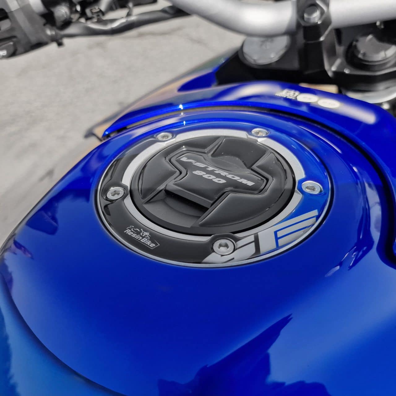 Aufkleber 3D Kompatibel mit Suzuki V-Strom 800 SE 2023-2024 Blau Tankdeckel – Bild 4