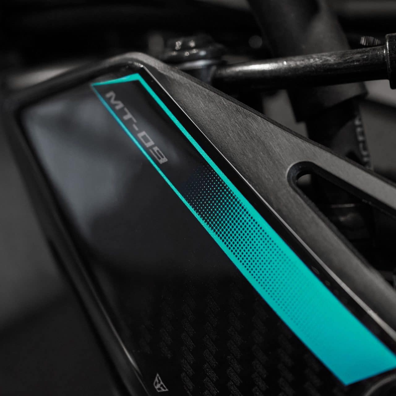 Adhesivos 3D de Moto compatibles con Yamaha MT-09 2024 Cyan Protector de Talón - Imagen 4