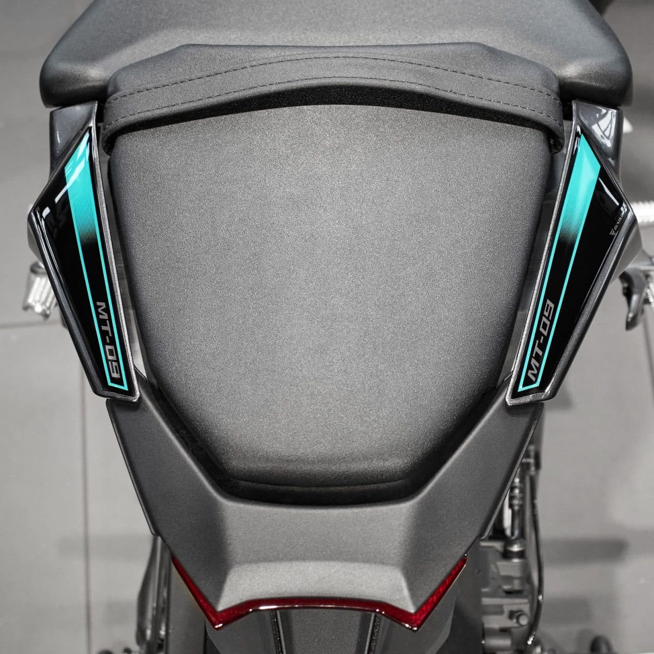 Adhesivos 3D Moto compatibles con Yamaha MT-09 2024 Cyan Agarraderas de Pasajero