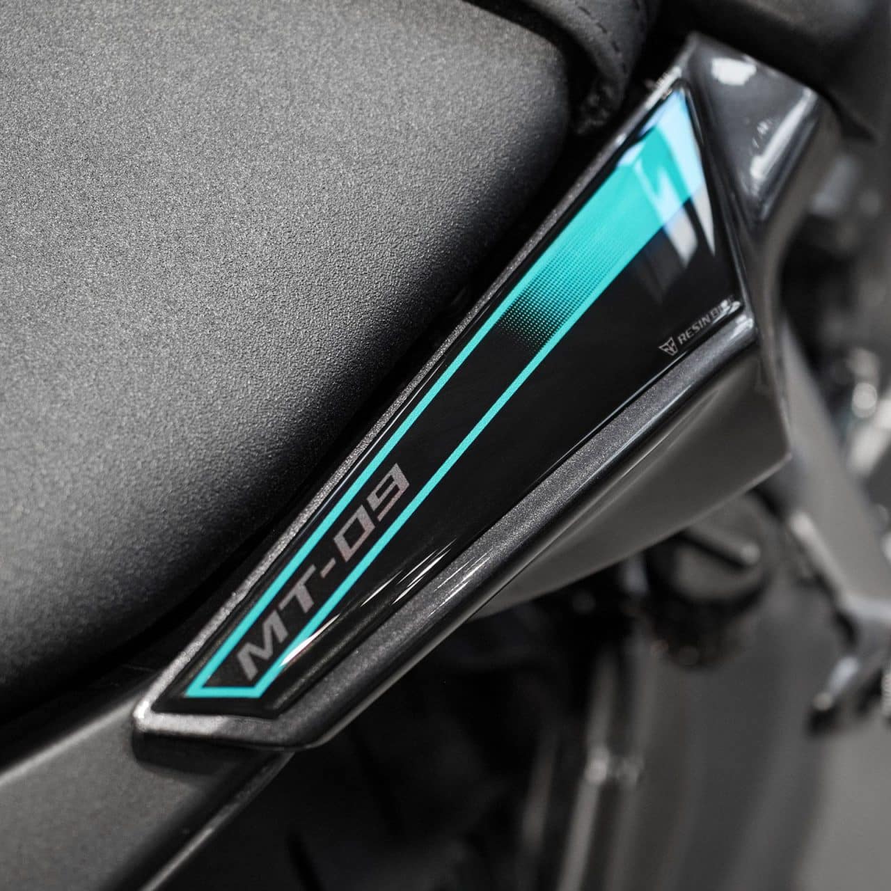 Motorcycle Stickers 3D compatible with Yamaha MT-09 2024 Cyan Passenger Handles - Image 4