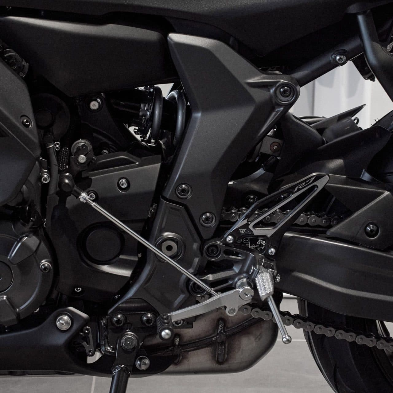 Adhesivos 3D de Moto compatibles con Yamaha R7 2021-2024 Black Protector Talon - Imagen 4