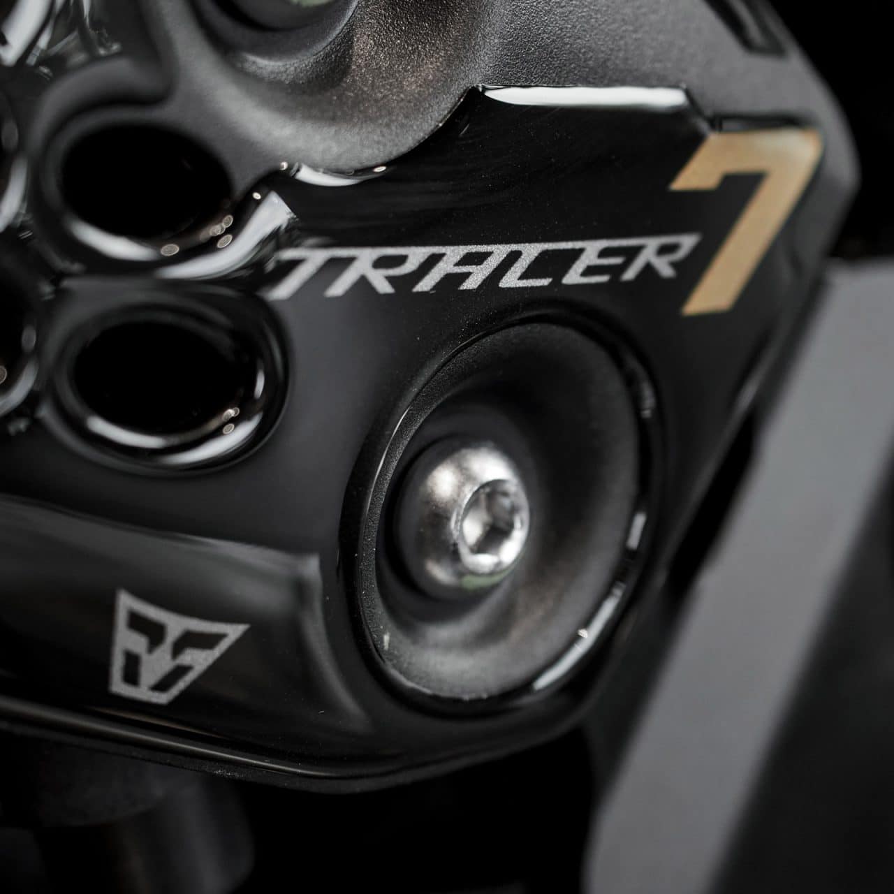 Stickers 3D compatible with Yamaha Tracer 7 GT 2021-2024 Gold Heel Pad - Image 5