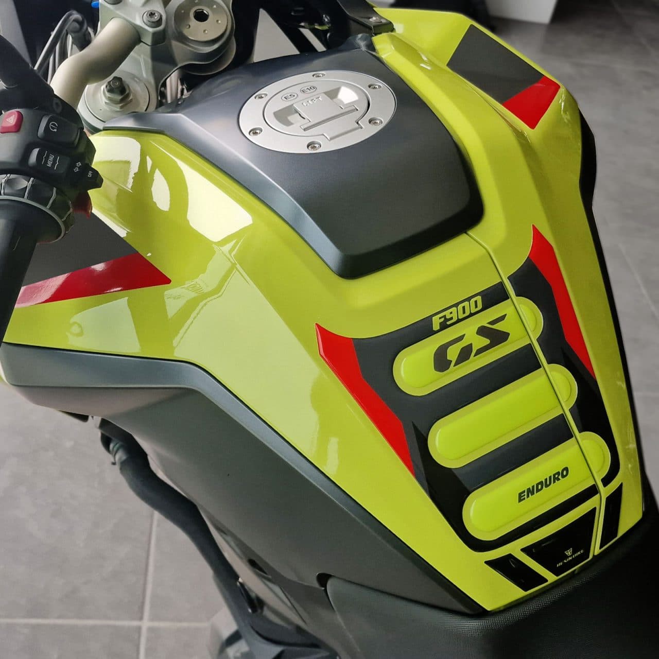 Paraserbatoio Adesivi 3D compatibili con Bmw F 900 GS 2024 Protezione Yellow - immagine 6