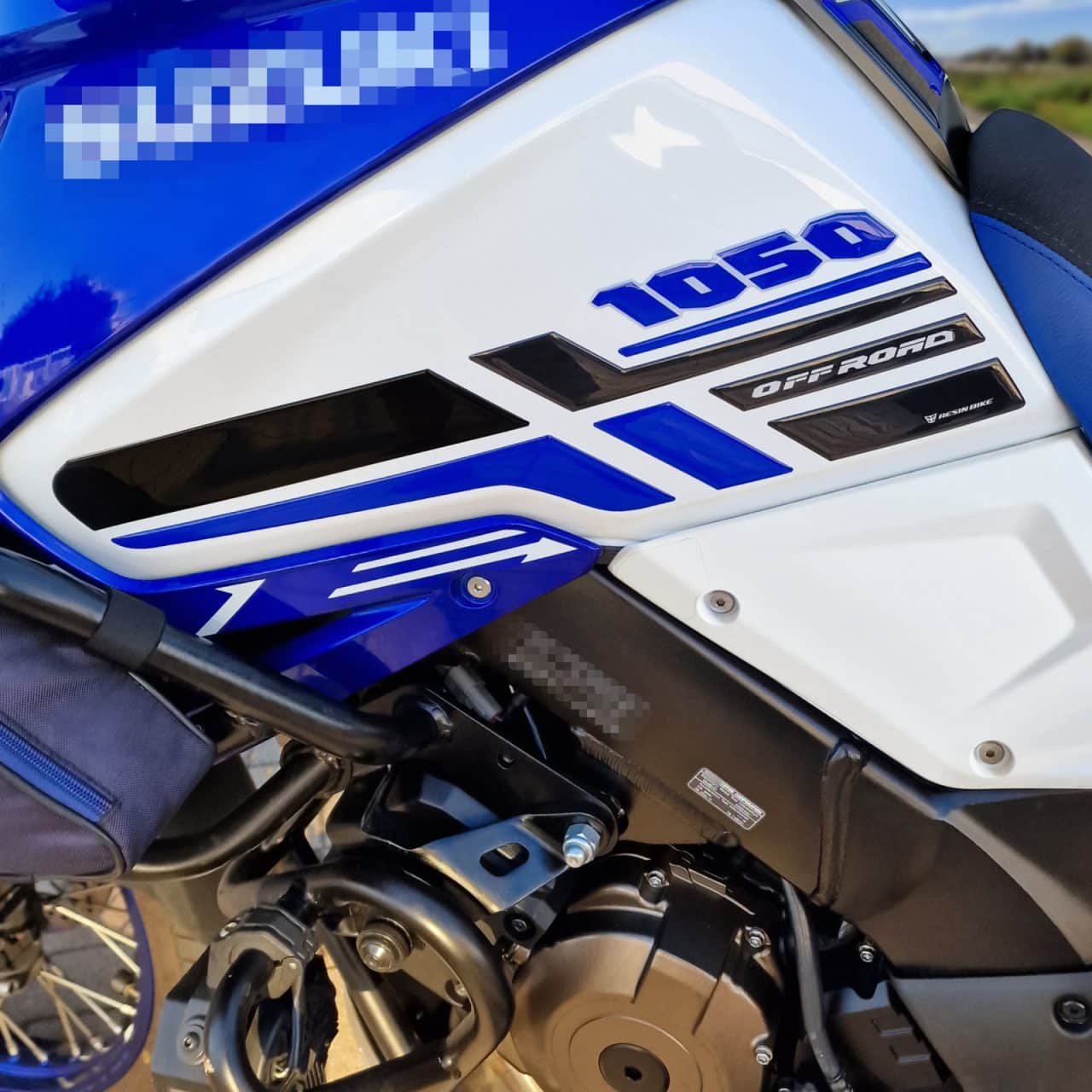 Autocollant 3D compatibles avec Suzuki V-Strom 1050 DE 2024 Bleu Latérales – Image 4