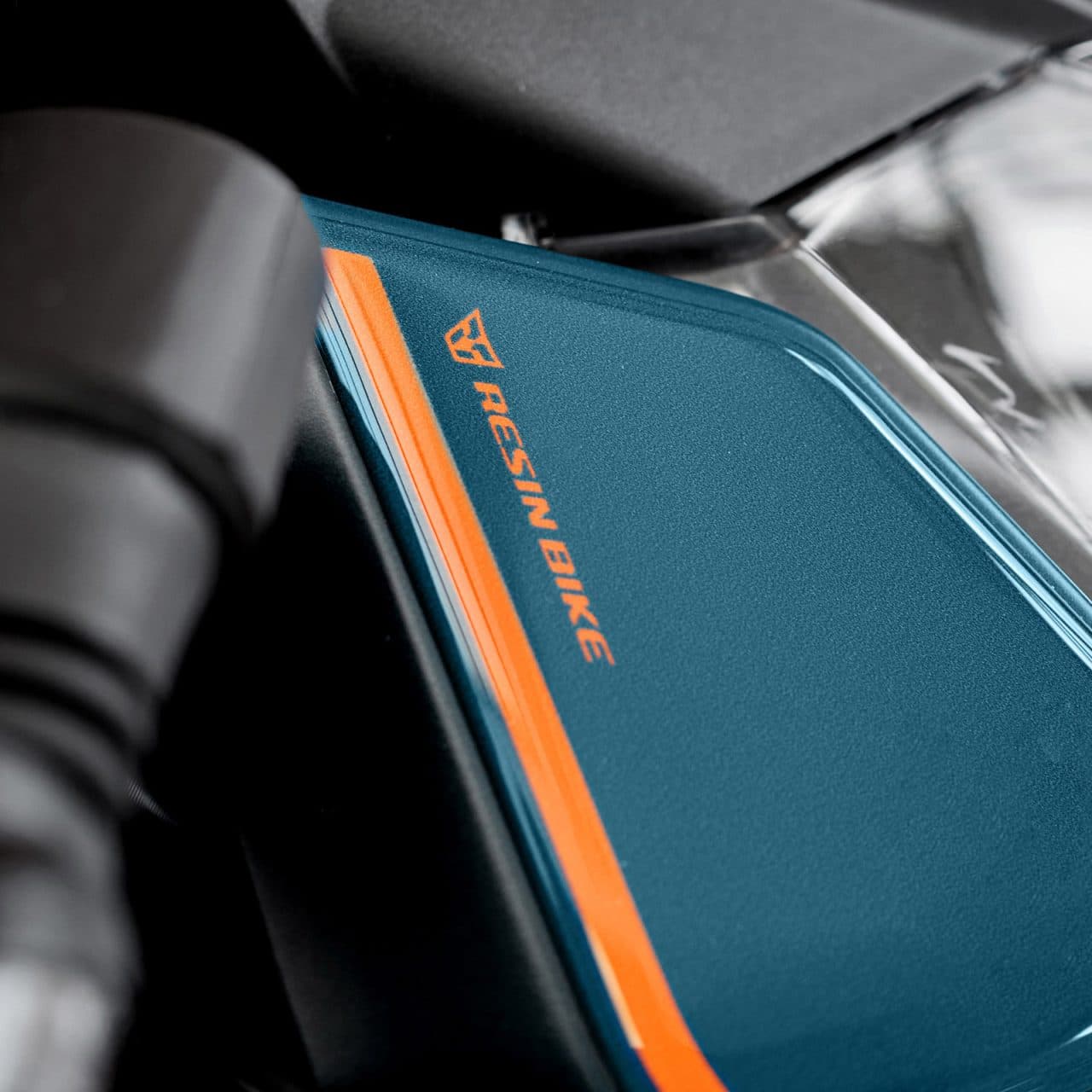 Autocollant Moto 3D compatibles avec KTM 125 Duke 2024 Phare – Image 5