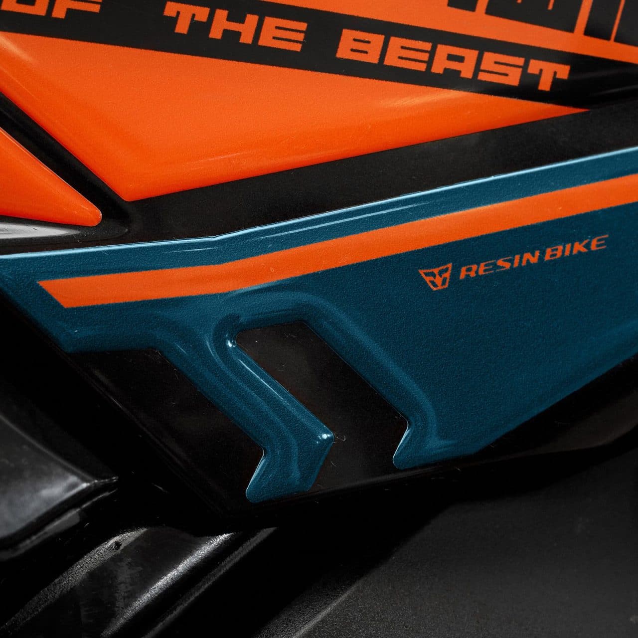 Adesivi 3D compatibili con KTM 125 Duke 2024 Laterali Serbatoio Grip Protezione - immagine 5