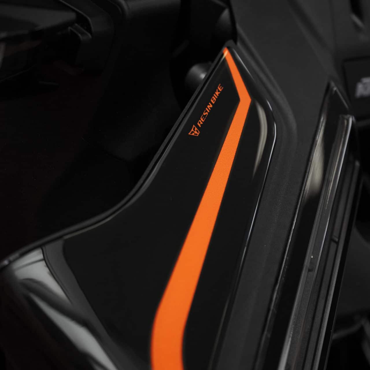 Adesivi 3D compatibili con KTM 990 Duke - 1390 Super Duke 2024 Protezione Fanale - immagine 4