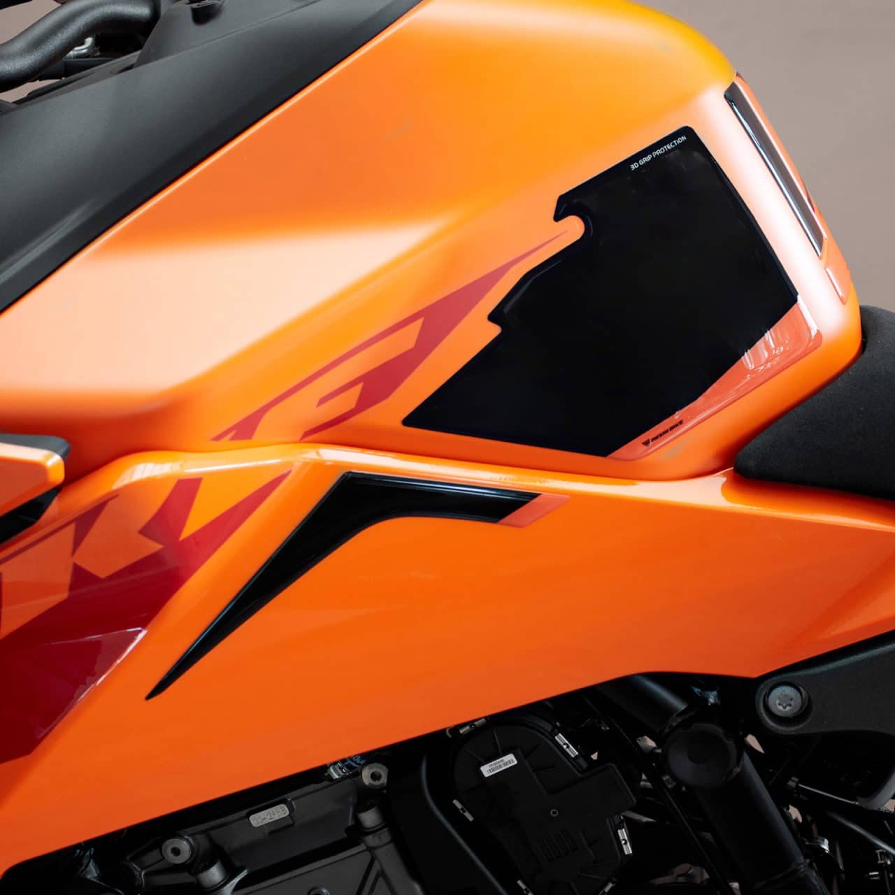 Kit Completo Adesivi 3D compatibili con KTM 990 Duke 2024 Grip Protection - immagine 5