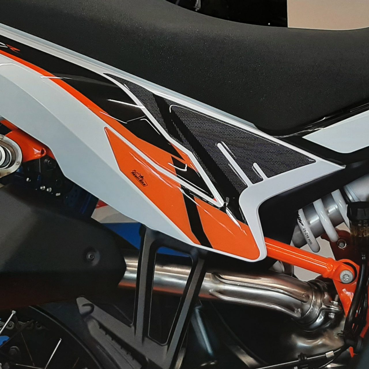 Stickers 3D compatible with KTM 890 SMT - Adventure R 2021-2024 Undersaddle