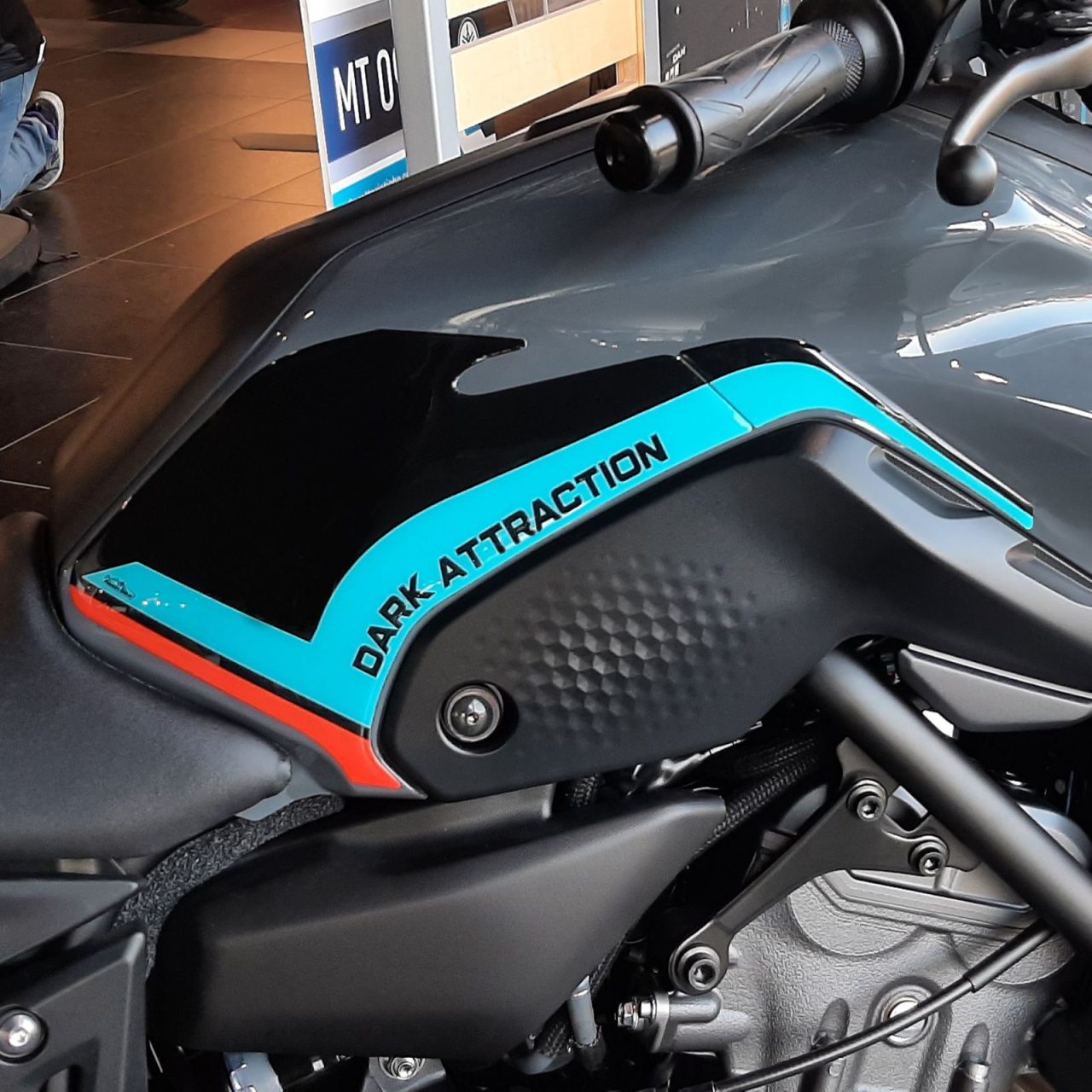 Adesivi 3D compatibili con Yamaha MT-07 2022-2023 Cyan Storm Laterali Serbatoio