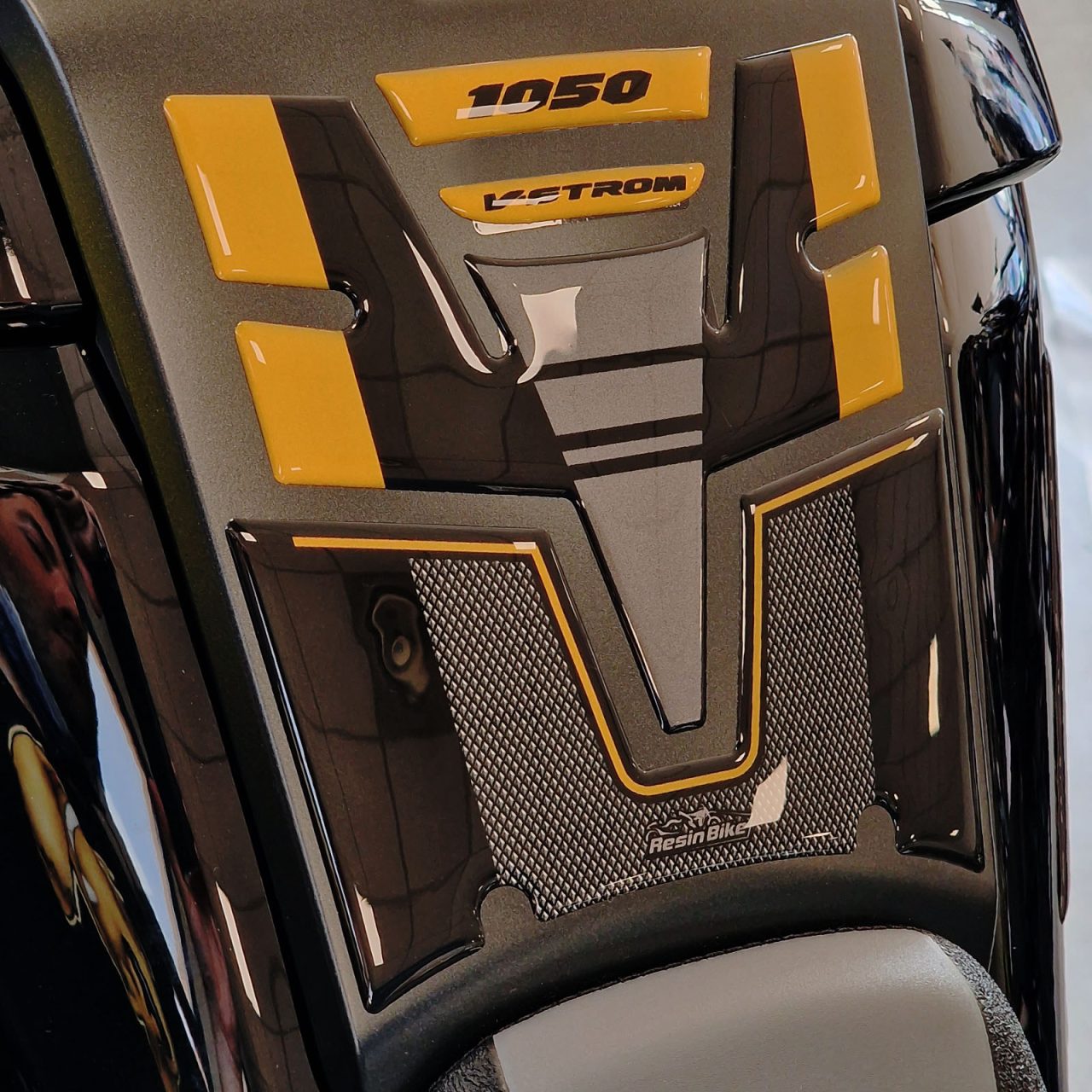 Stickers 3D compatible with Suzuki V-strom 1050 XT 2020-2023 Gold Tank Pad - Image 4