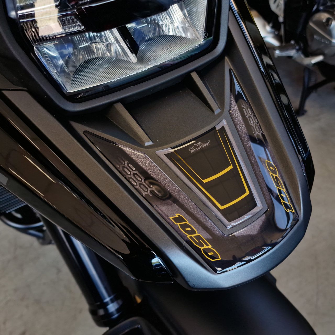 Aufkleber 3D Kompatibel mit Suzuki V-strom 1050 XT 2020-2023 Golden Frontstachel