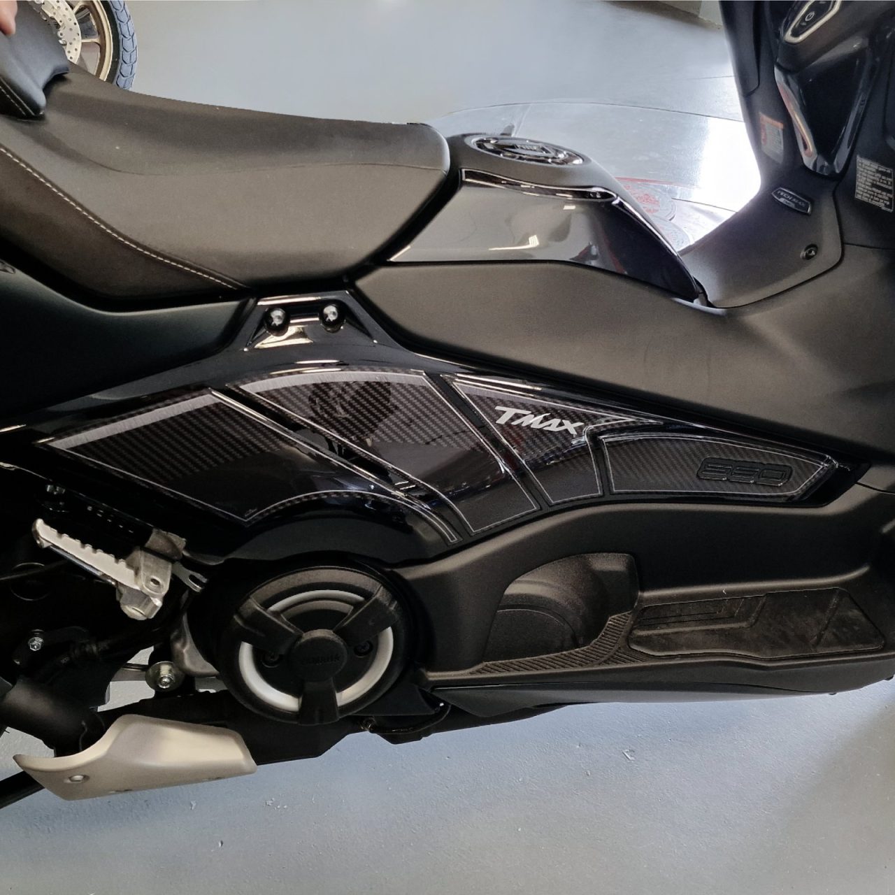 Scooter Stickers 3D compatible with Yamaha T-MAX 560 2022 Tank Side