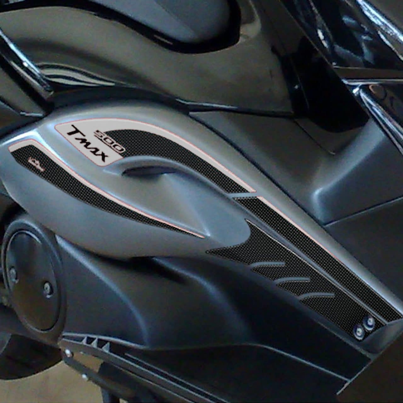 Adesivi 3D compatibili con Yamaha TMAX 2008-2011 Laterali Pedana Bianco