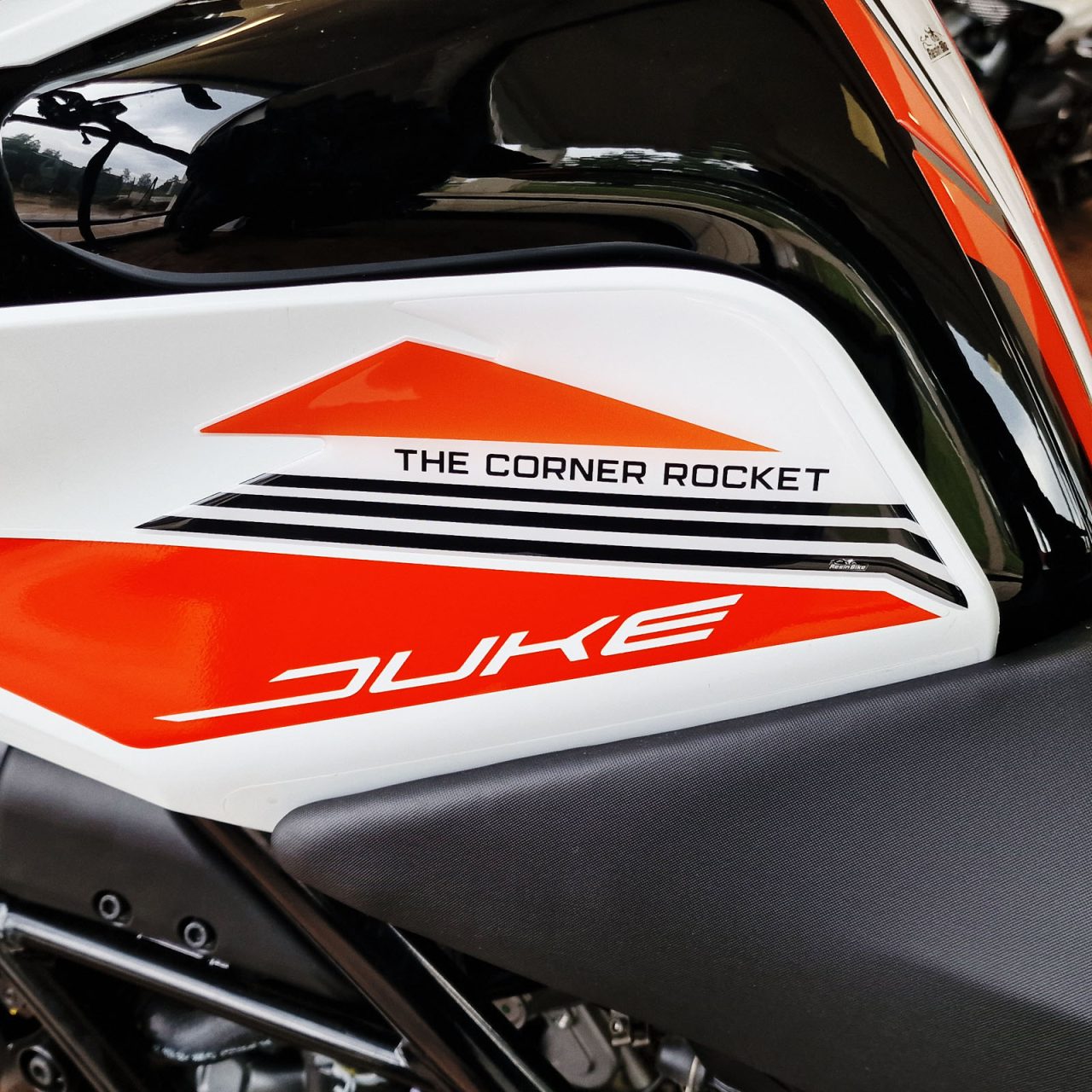 Autocollant compatibles avec KTM Duke 390 2021-2023 Côtés du réservoir Blanc – Image 4