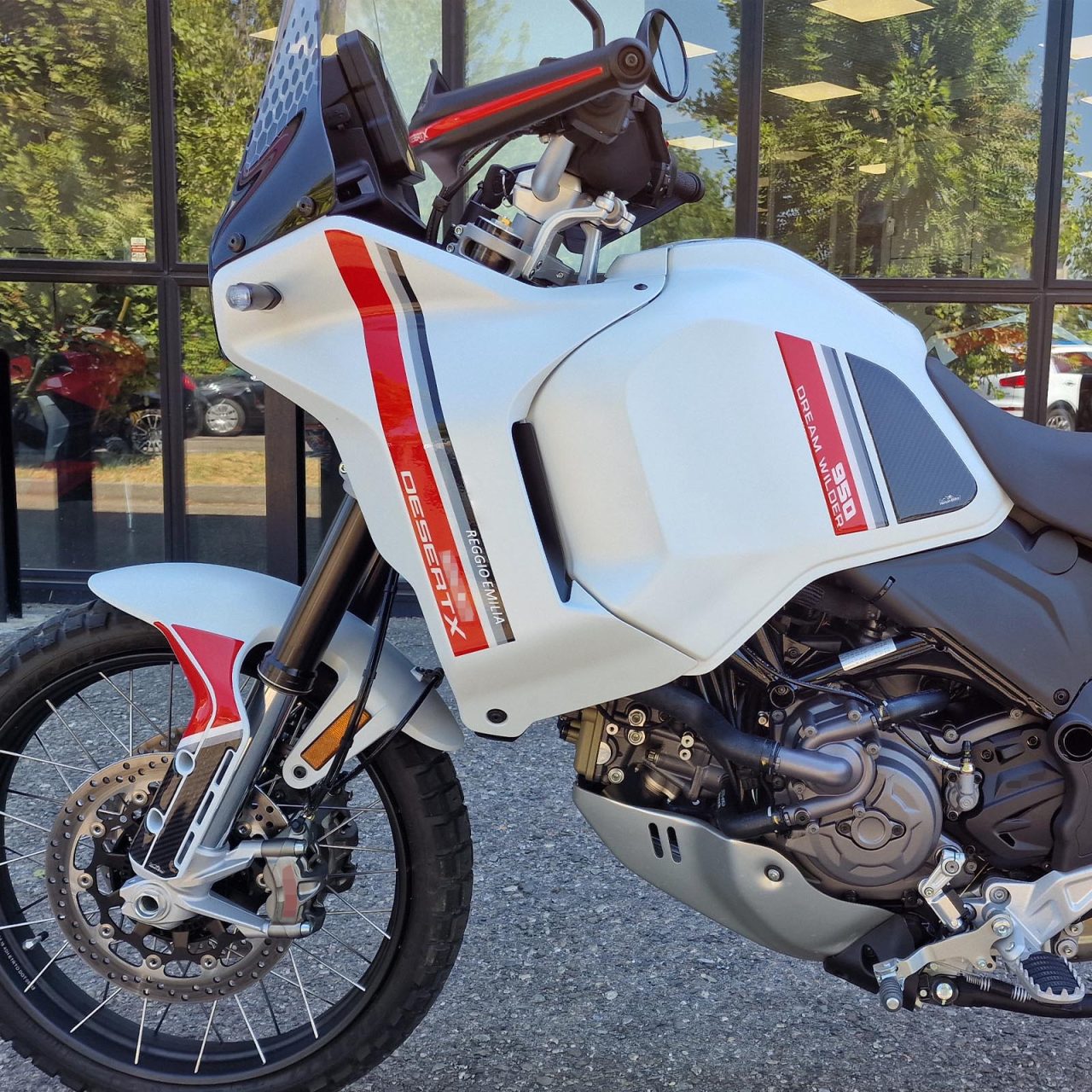 Adesivi 3D compatibili con Ducati DesertX 2022 Protezioni Laterali Serbatoio - immagine 5