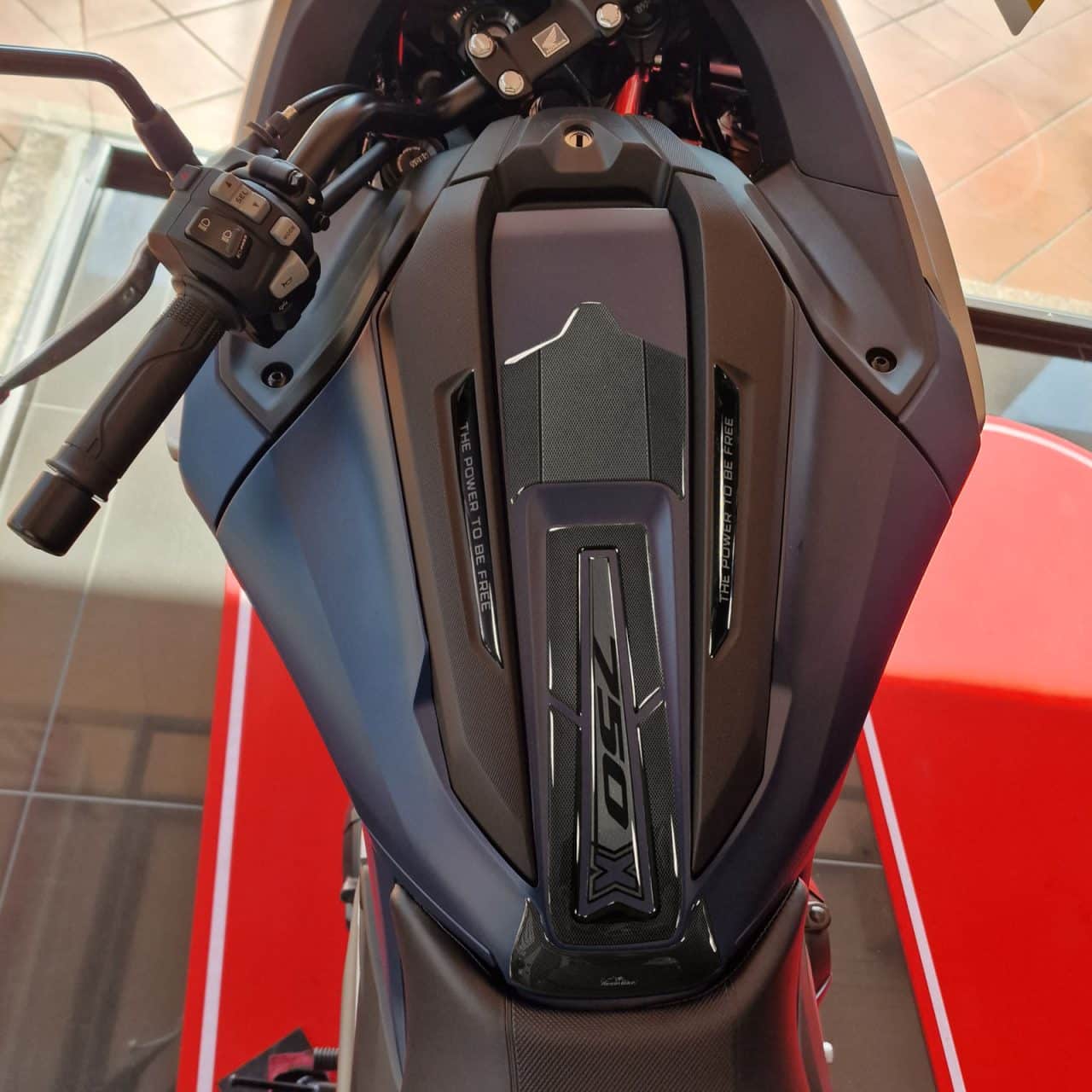 Paraserbatoio Adesivi 3D compatibili con Honda NC750X 2021-2023 Protezione - immagine 7