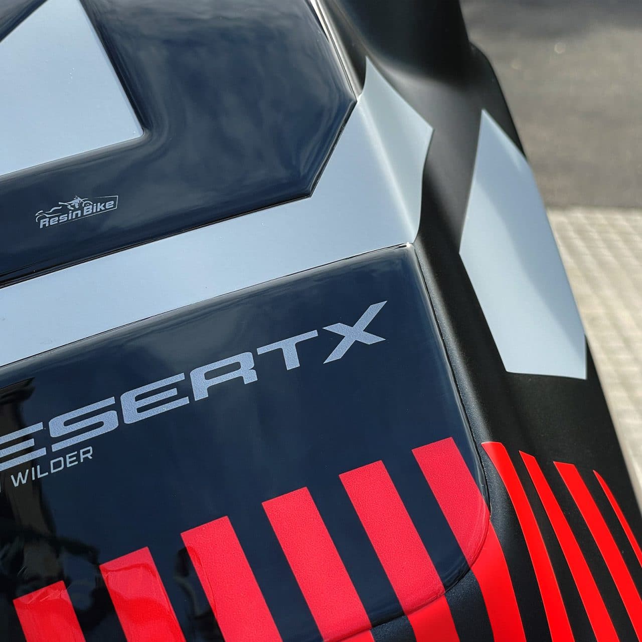 Paraserbatoio Adesivi 3D compatibili con Ducati DesertX RR22 2023 Protezione - immagine 6