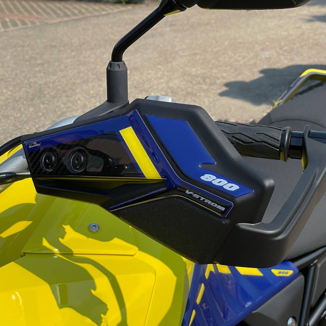 Adhesivos 3D compatibles con Suzuki V-Strom 800 DE 2023 Paramanos Amarillo - Imagen 4