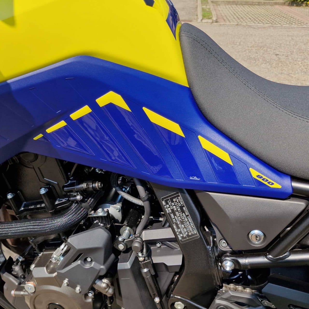 Autocollant 3D compatibles avec Suzuki V-Strom 800 DE 2023 Latérales Jaune