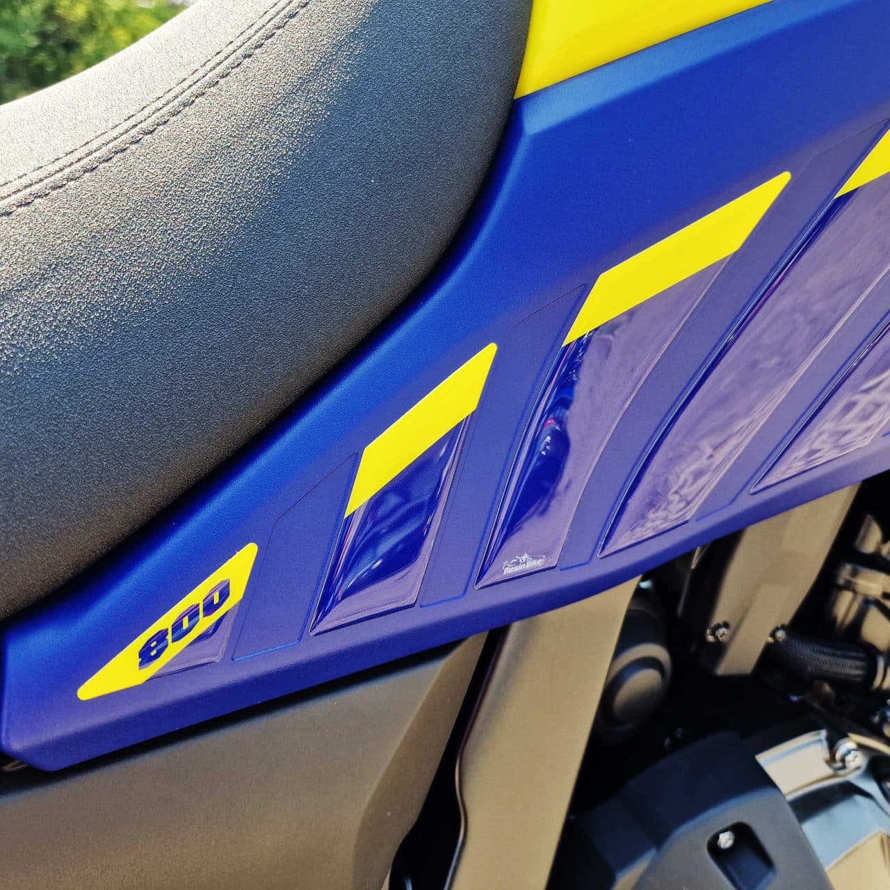 Autocollant 3D compatibles avec Suzuki V-Strom 800 DE 2023 Latérales Jaune – Image 4