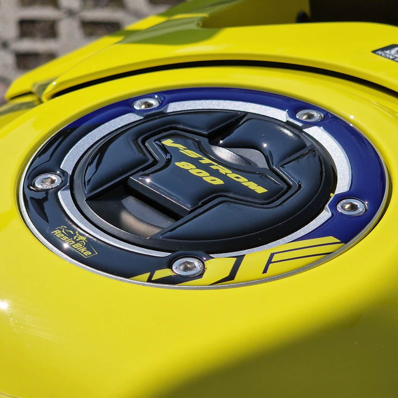 Stickers 3D compatible with Suzuki V-Strom 800 DE 2023 Tank Cap Yellow - Image 4