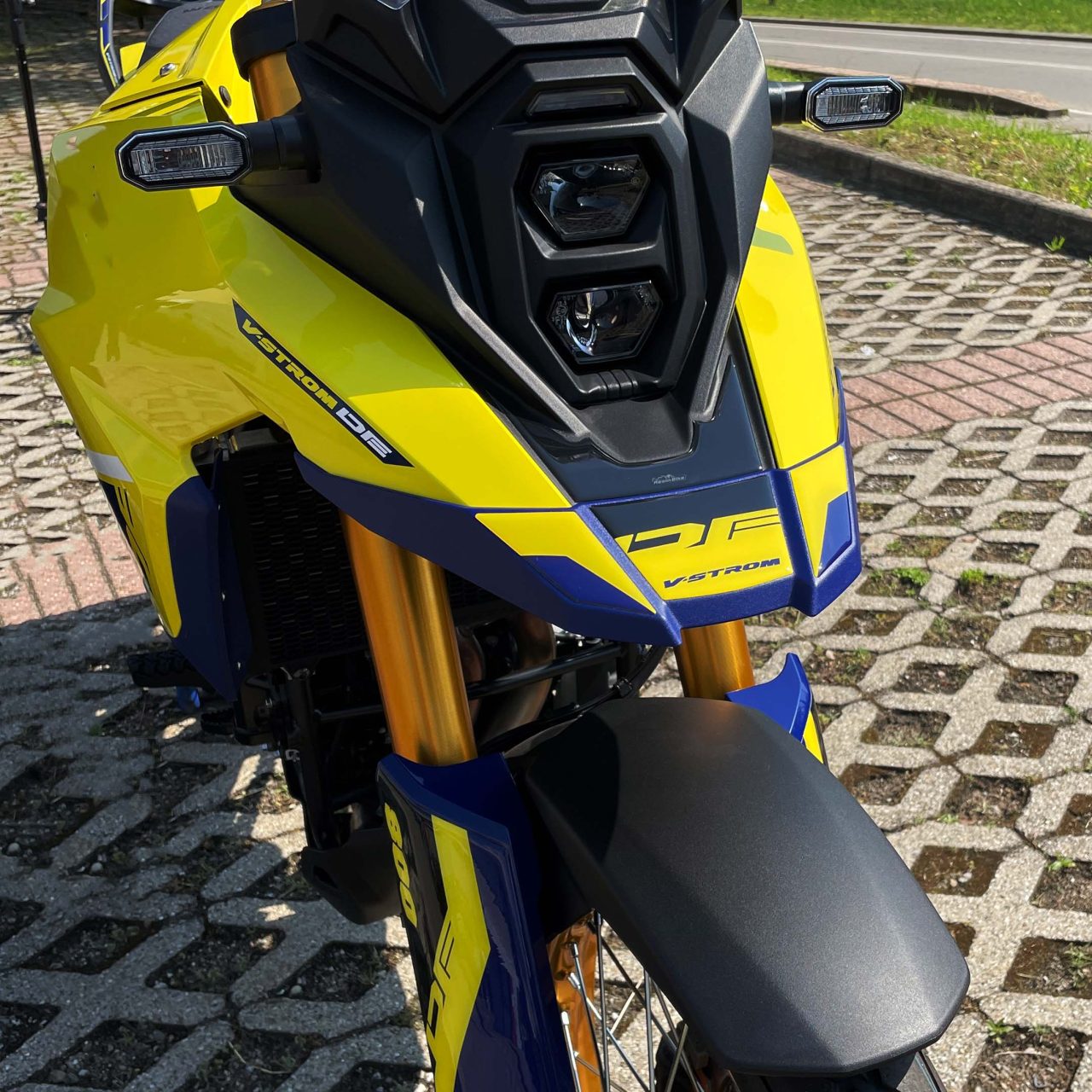 Adhesivos 3D compatibles con Suzuki V-Strom 800 DE 2023 Puntales Amarillo - Imagen 5