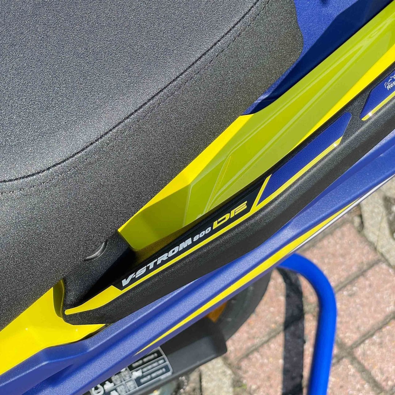 Stickers 3D compatible with Suzuki V-Strom 800 DE 2023 Passenger Handles Yellow - Image 4