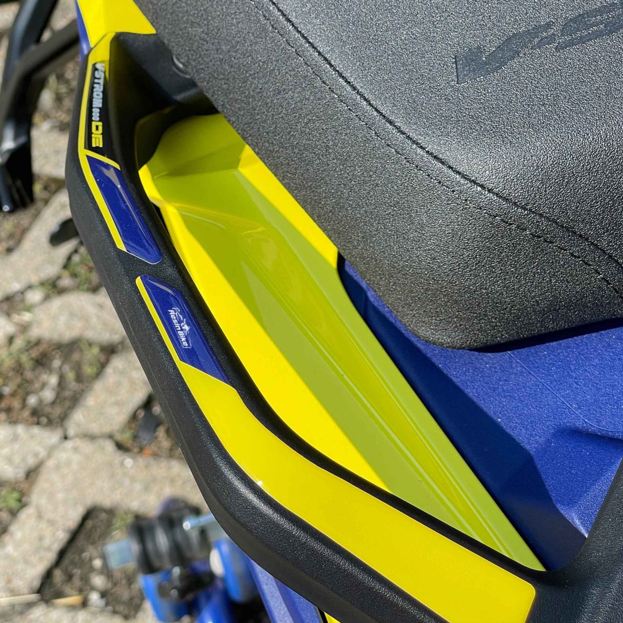 Adhesivos 3D compatibles con Suzuki V-Strom 800 DE 2023 Agarraderas Amarillo - Imagen 6