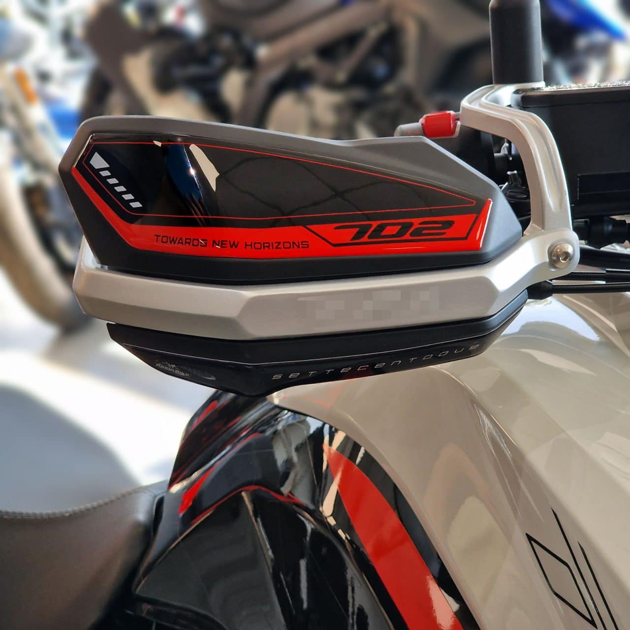 Adesivi 3D compatibili con Benelli TRK 702X 2023 Protezioni Paramani Rossi