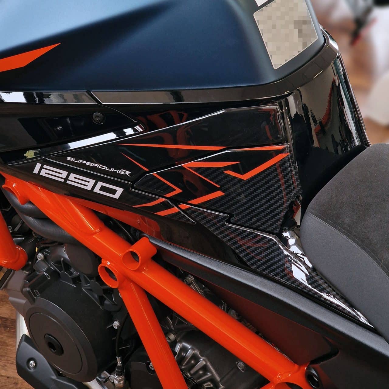 Adesivi 3D compatibili con KTM 1290 R Super Duke 2022-2023 Laterali Serbatoio - immagine 5