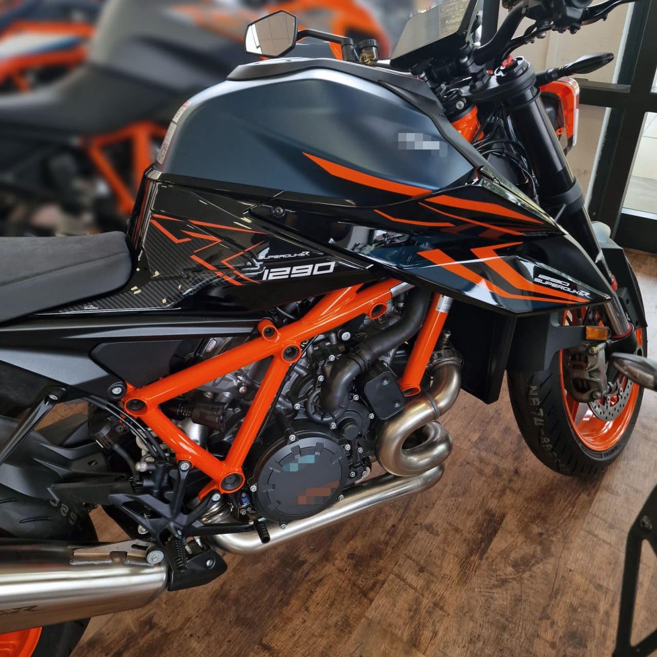 Adesivi 3D compatibili con KTM 1290 R Super Duke 2022-2023 Laterali Serbatoio - immagine 6