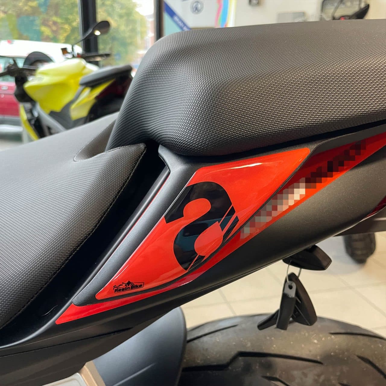 Autocollant 3D compatibles avec Aprilia Tuono-RS 660 2023  Poignées Passager – Image 6