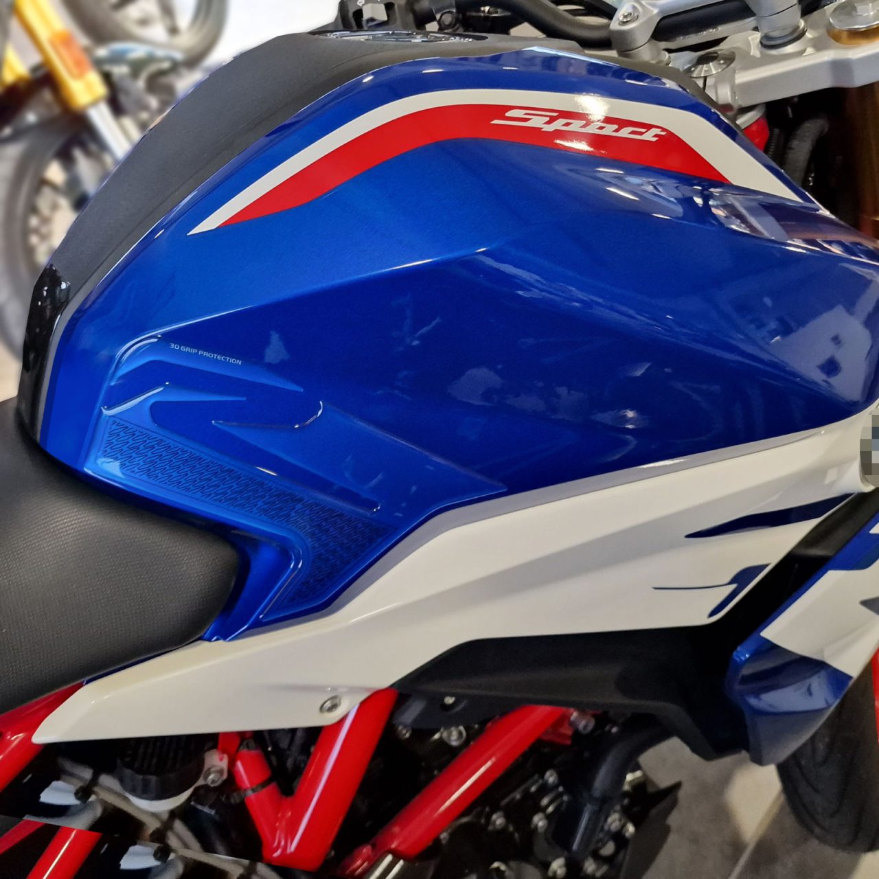 Stickers 3D compatibles avec le réservoir latéral de la BMW G 310 R Sport 2021-2024 – Image 4