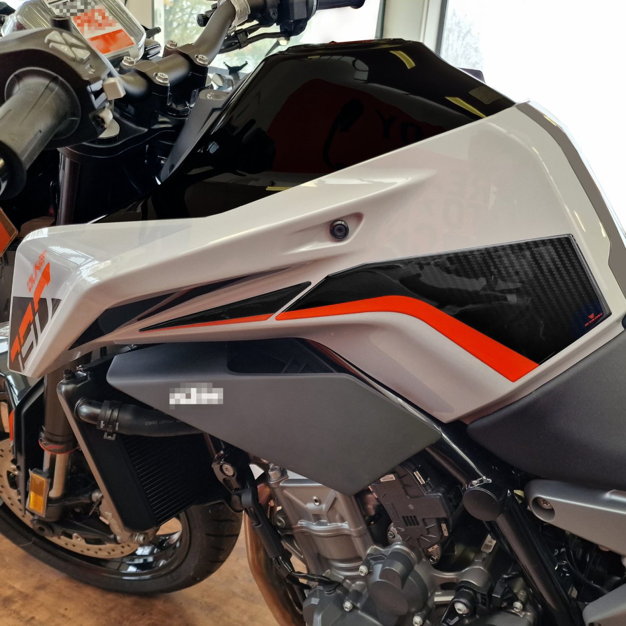 Adesivi 3D compatibili con KTM 790 - 890 Duke 2022-2024 Laterali Serbatoio Grip - immagine 5