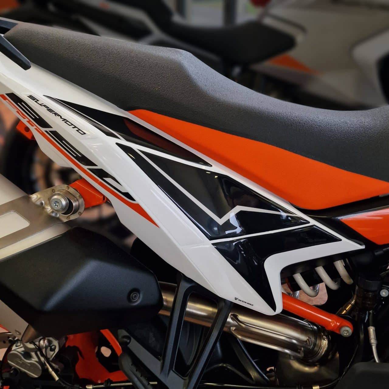 Kit Réservoir Full Autocollant Moto 3D compatibles avec KTM 890 SMT 2023-2025 – Image 8