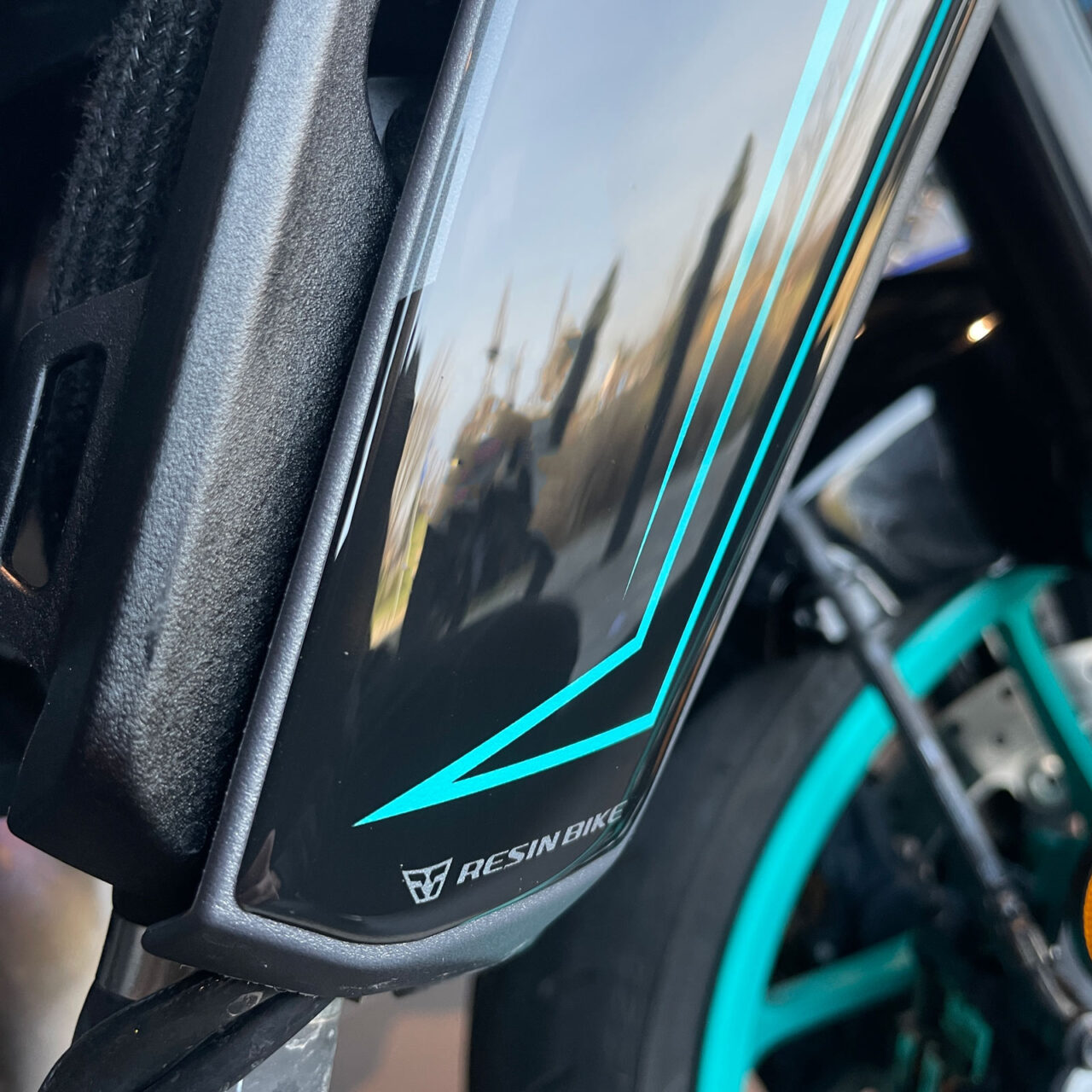 Adesivi 3D compatibili con Yamaha Mt 09 2024-2025 Fianchetti Radiatore Cyan - immagine 4