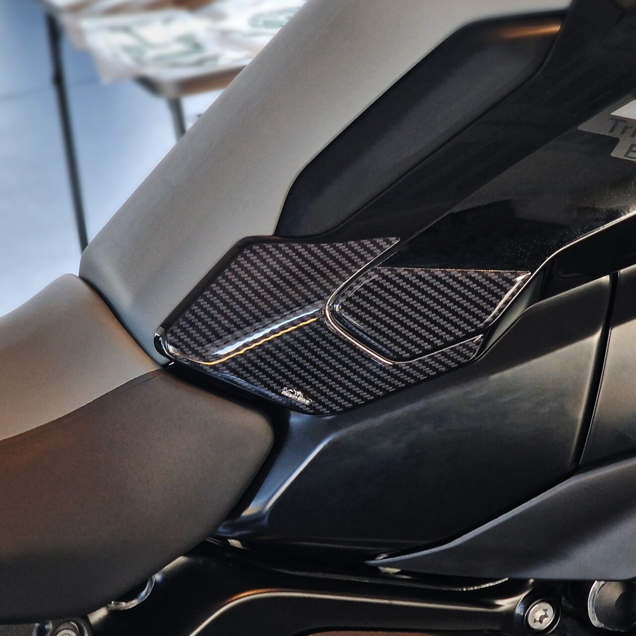 Adesivi 3D compatibili con BMW R 1300 GS 2023-2025 Protezioni Laterali Serbatoio