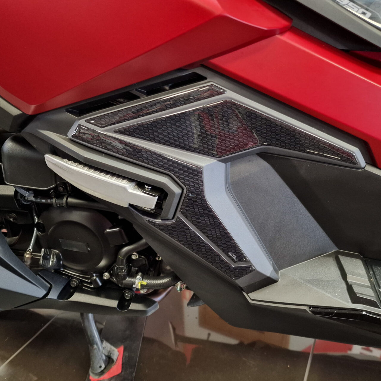 Adesivi 3D compatibili con Honda ADV 350 2022 2025 Protezioni Pedana