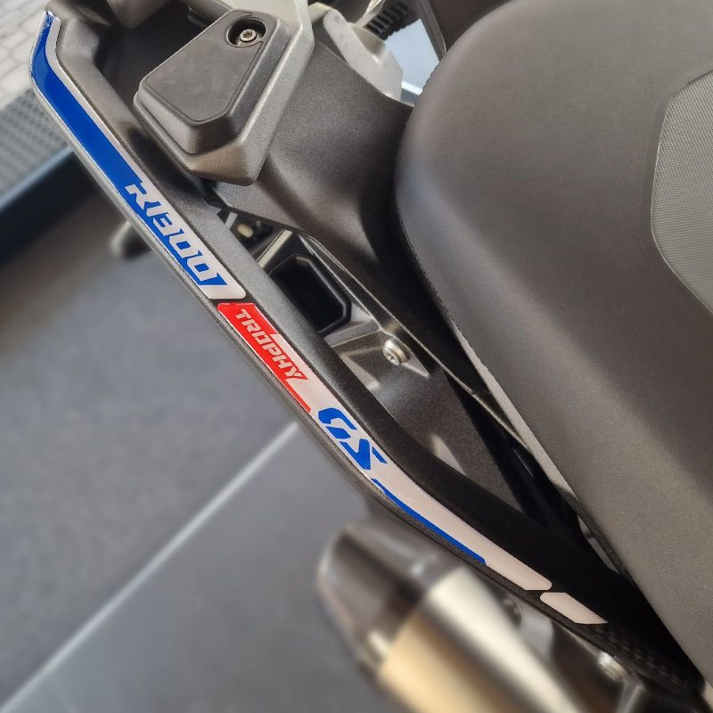 Autocollant compatibles avec Bmw GS 1300 Trophy 2023-2026 Poignées Arrière Passager